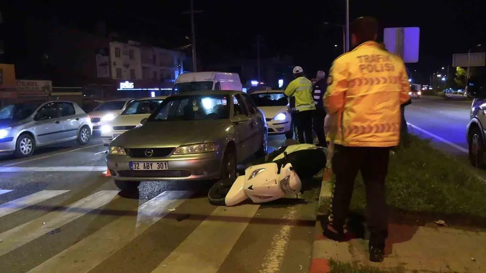 Tavşanlı’da motosiklet 2 otomobile çarptı 1 yaralı